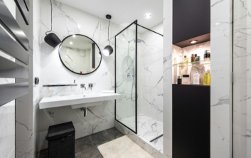 Cum să alegem oglinda potrivită pentru baie – sfaturi practice și idei