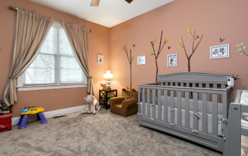 Idei de decor pentru camera copiilor cu panouri decorative și tapet 