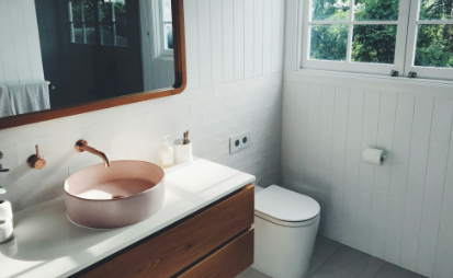 RENOVAREA BĂII CU AJUTORUL PANOURILOR BIG DE LA ARTOAZA