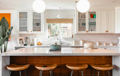 DECORAREA BUCĂTĂRIEI: TAPETE, PANOURI ȘI PANOURI DECORATIVE. CE SĂ ALEGEM?